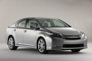 ＜レクサス HS250h＞