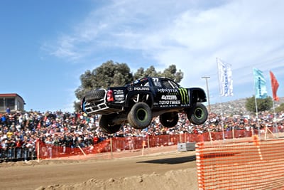 当社「OPEN COUNTRY M/T-R（37×13.50 R17）」を装着した Chevy CK1500 Trophy Truck（Monster Energy 77号車）