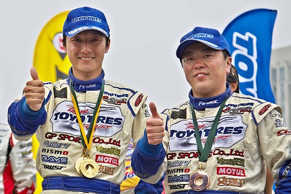 （第2戦で3冠優勝した川畑真人選手と総合3位入賞した佐久間達也選手）