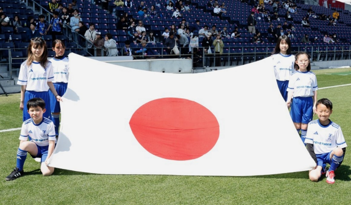 試合前セレモニーへ子供たちが参加